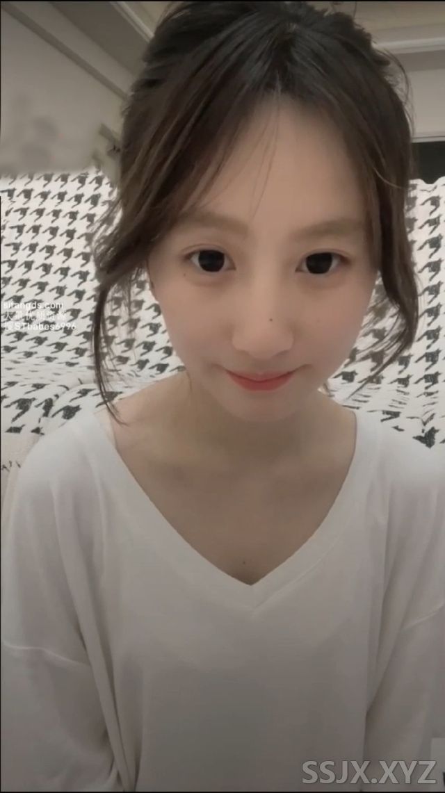 [2V/430M]很清纯可爱的19岁学妹【小玉儿】，缺钱才下海，奶头和小穴都很粉嫩，蜜桃臀很翘很饱满