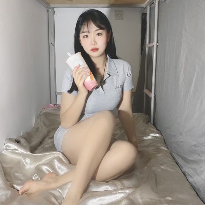 小骚猫自拍~的头像